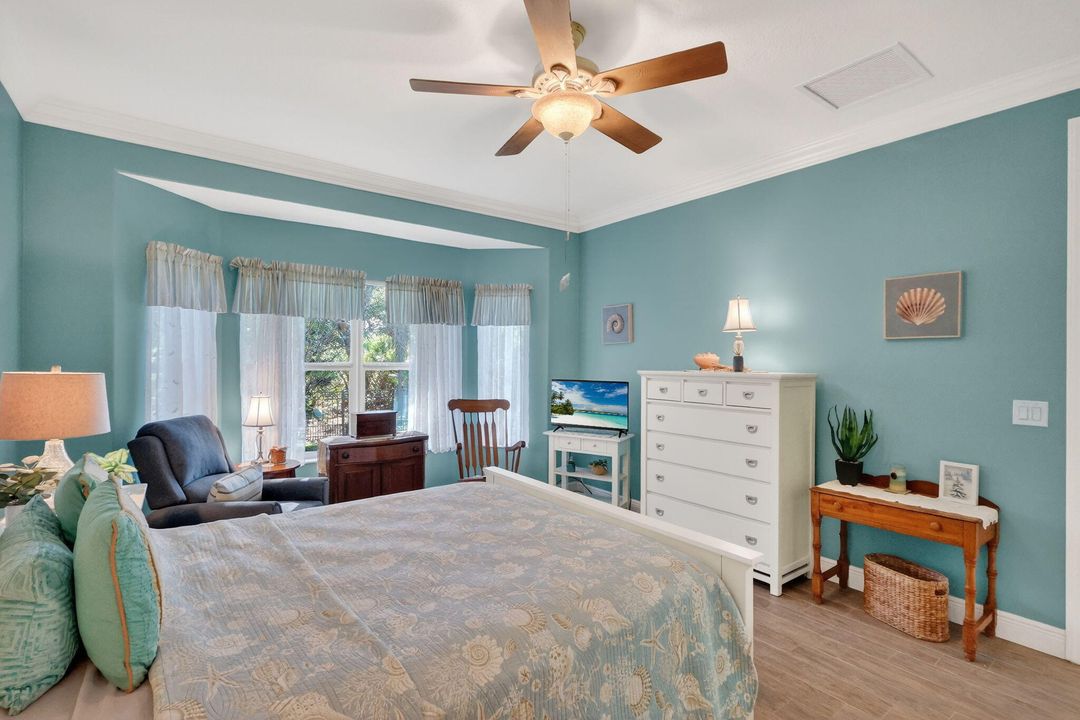 For Sale: $439,000 (2 beds, 2 baths, 1704 Square Feet)