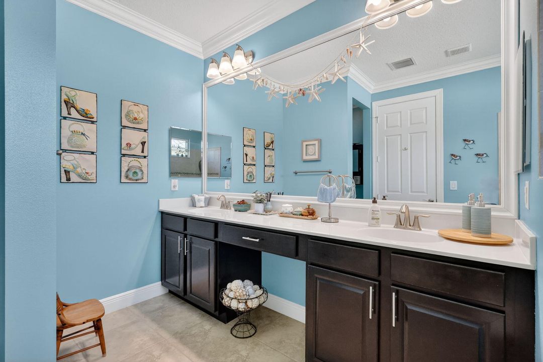 For Sale: $439,000 (2 beds, 2 baths, 1704 Square Feet)