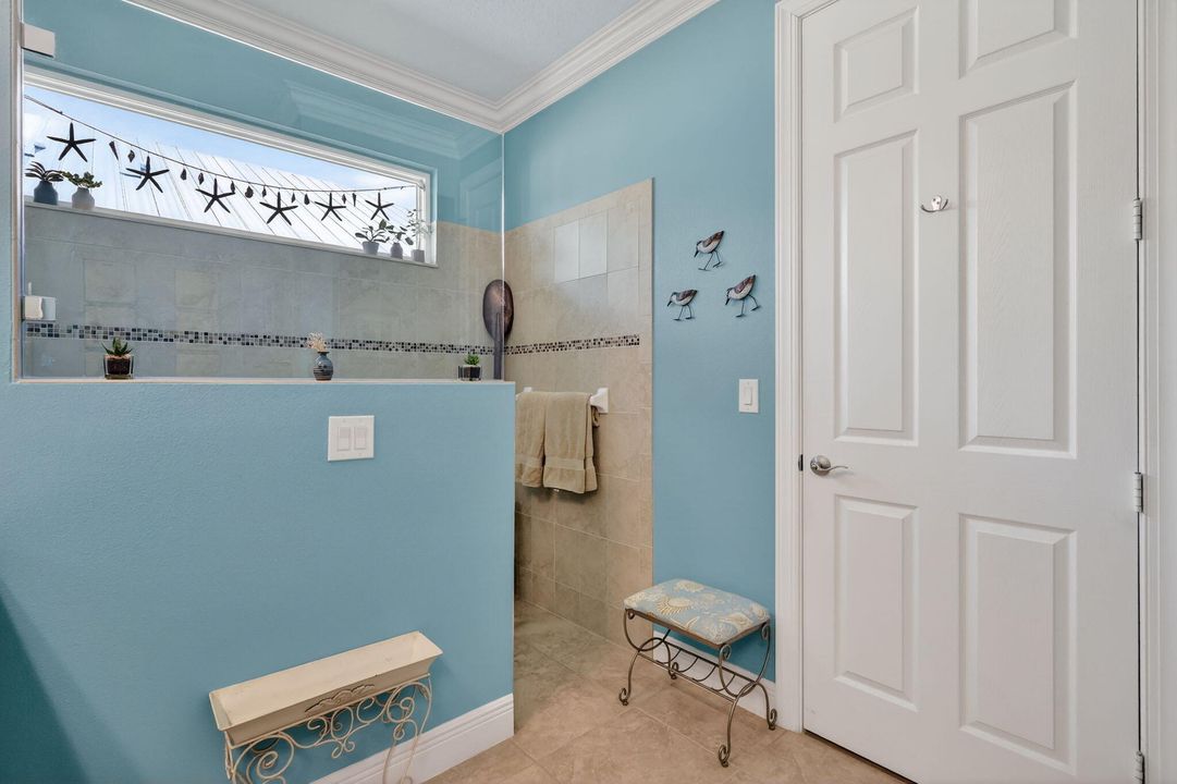 For Sale: $439,000 (2 beds, 2 baths, 1704 Square Feet)