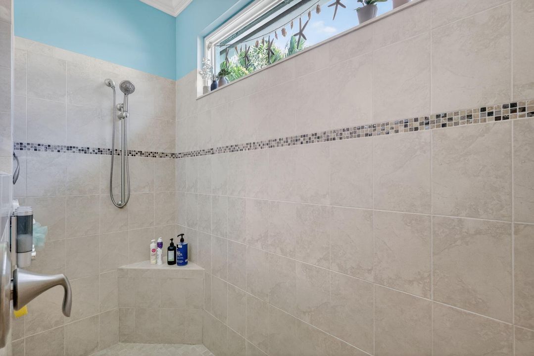 For Sale: $439,000 (2 beds, 2 baths, 1704 Square Feet)