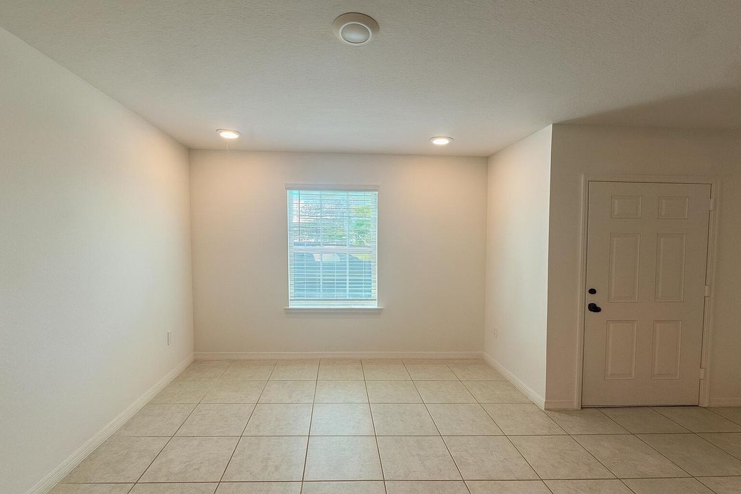 For Rent: $2,900 (4 beds, 2 baths, 2059 Square Feet)