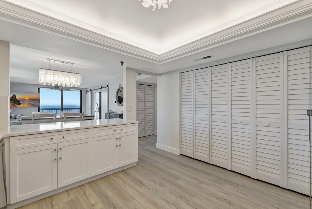 待售: $549,900 (2 贝兹, 2 浴室, 1207 平方英尺)