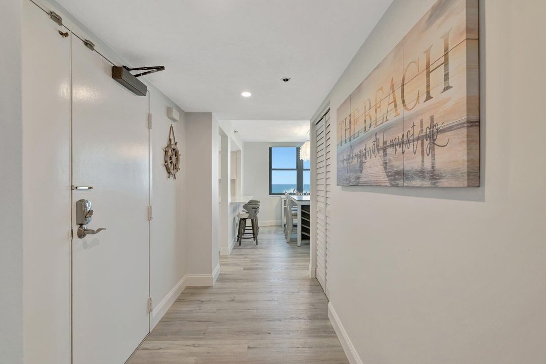 待售: $549,900 (2 贝兹, 2 浴室, 1207 平方英尺)