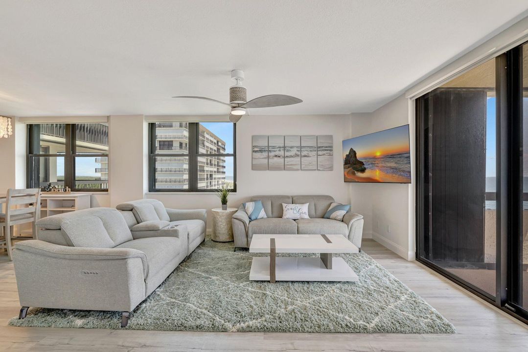 待售: $549,900 (2 贝兹, 2 浴室, 1207 平方英尺)