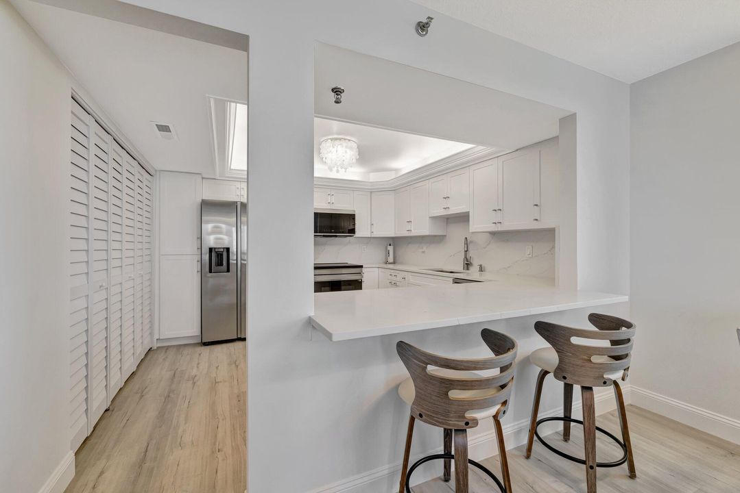 待售: $549,900 (2 贝兹, 2 浴室, 1207 平方英尺)