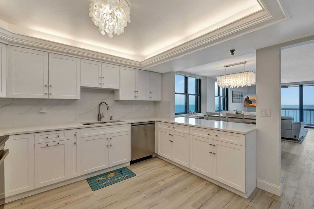 待售: $549,900 (2 贝兹, 2 浴室, 1207 平方英尺)