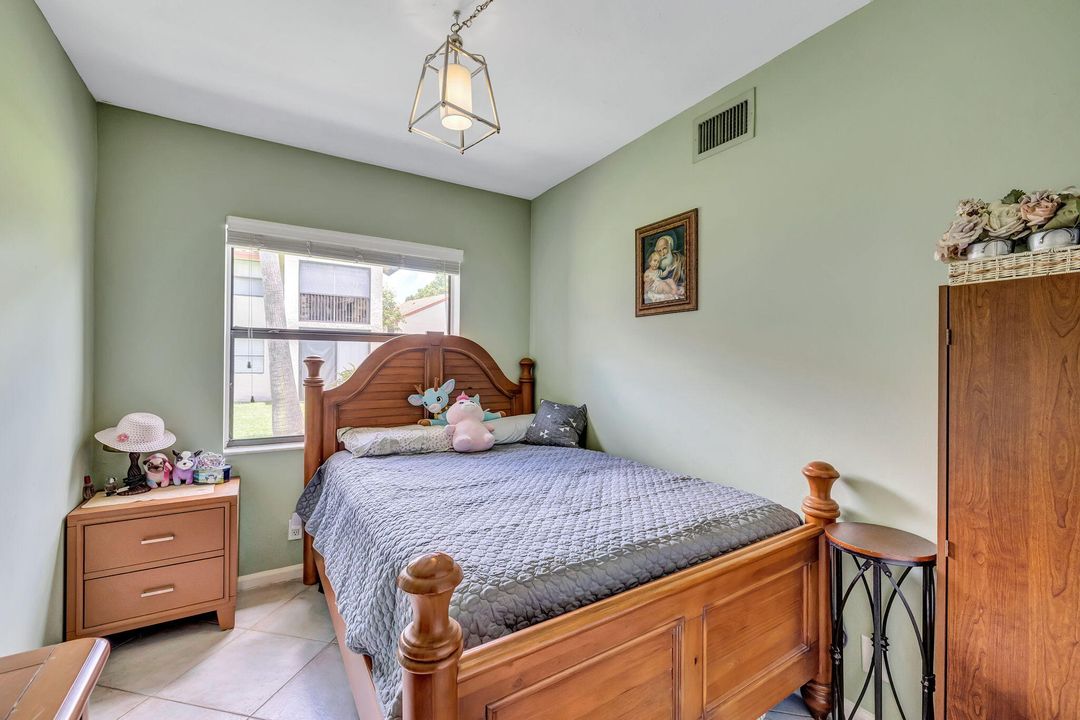 For Sale: $345,000 (2 beds, 2 baths, 1300 Square Feet)