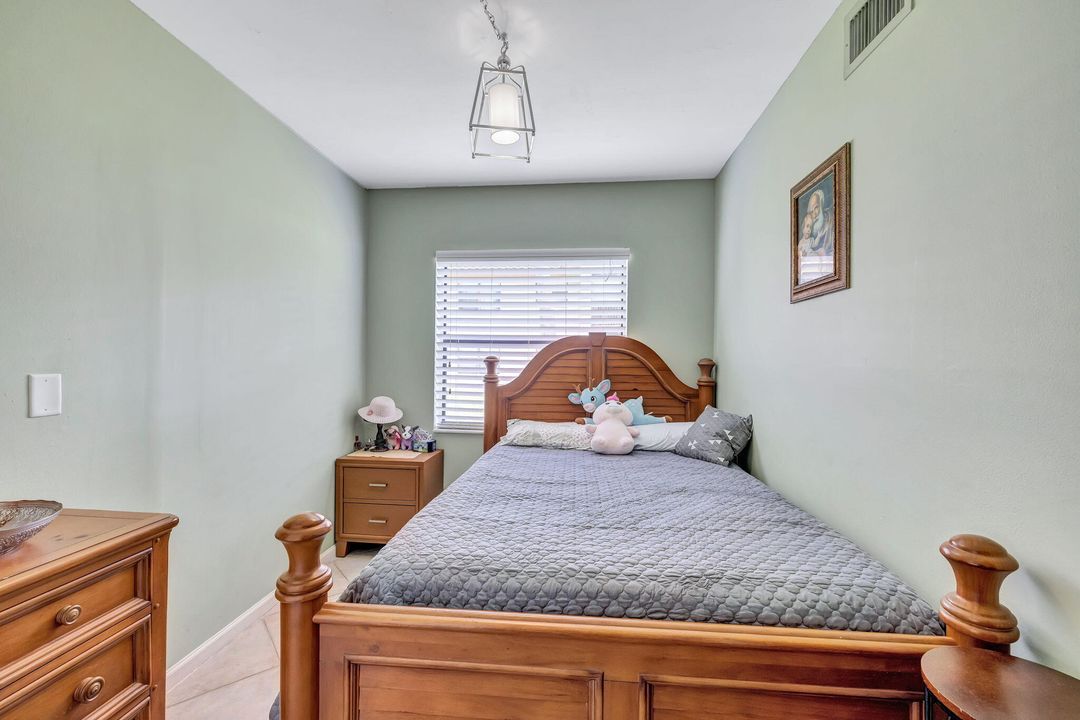 For Sale: $345,000 (2 beds, 2 baths, 1300 Square Feet)