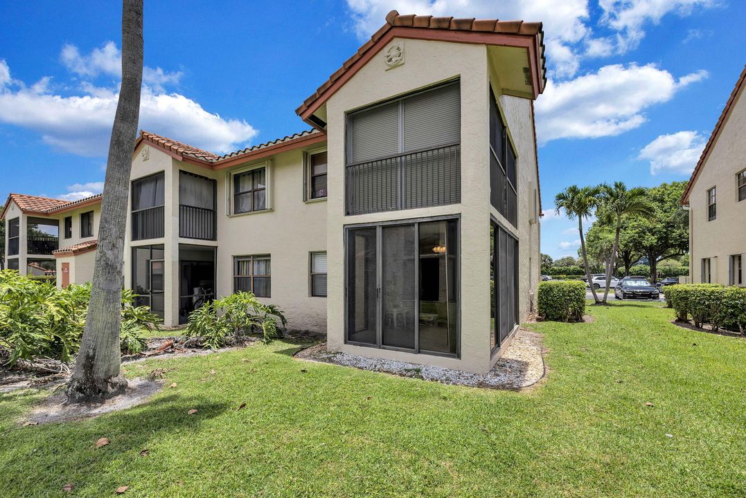 For Sale: $345,000 (2 beds, 2 baths, 1300 Square Feet)