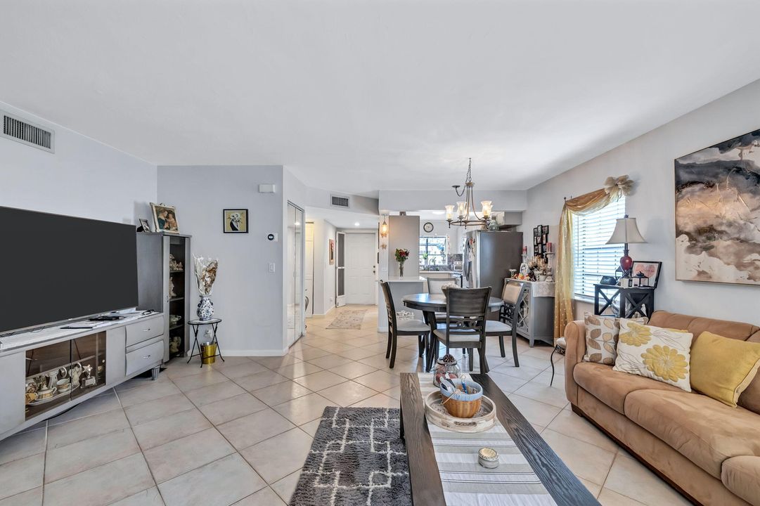 For Sale: $345,000 (2 beds, 2 baths, 1300 Square Feet)