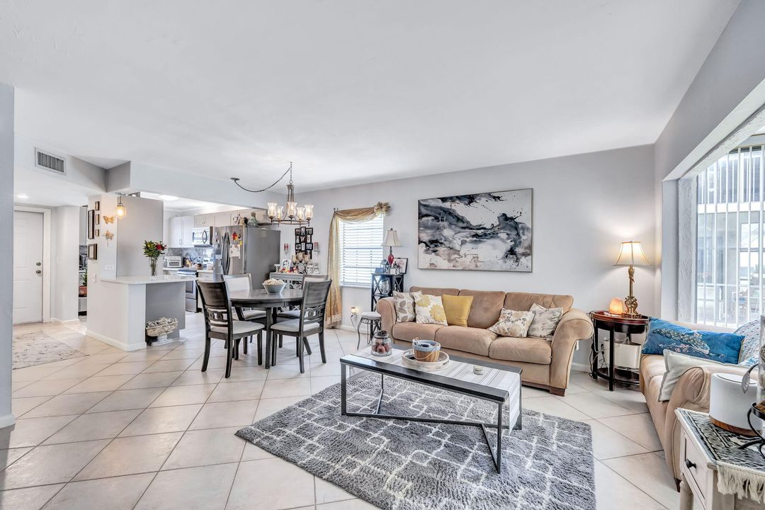 For Sale: $345,000 (2 beds, 2 baths, 1300 Square Feet)