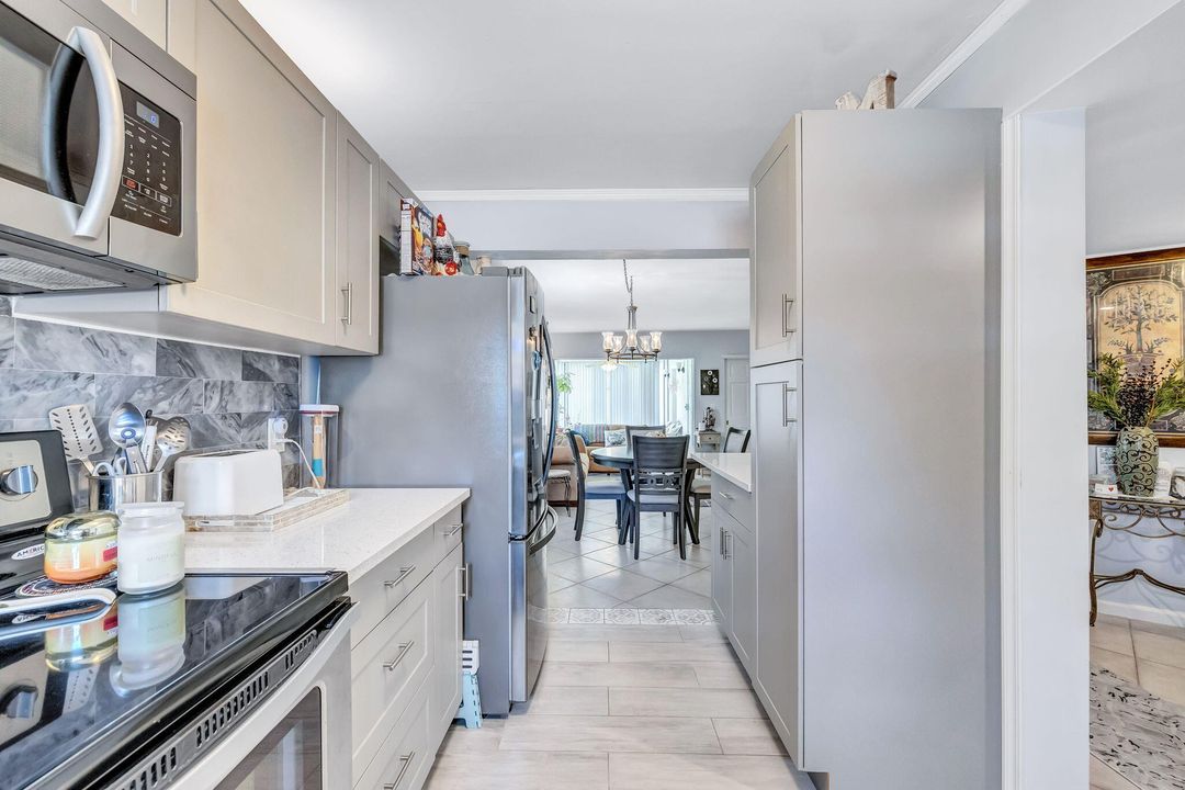 For Sale: $345,000 (2 beds, 2 baths, 1300 Square Feet)