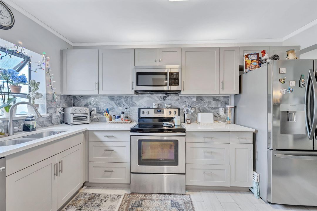 For Sale: $345,000 (2 beds, 2 baths, 1300 Square Feet)