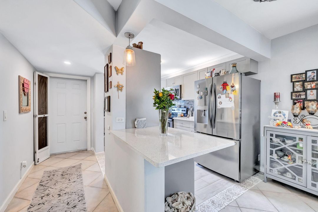 For Sale: $345,000 (2 beds, 2 baths, 1300 Square Feet)