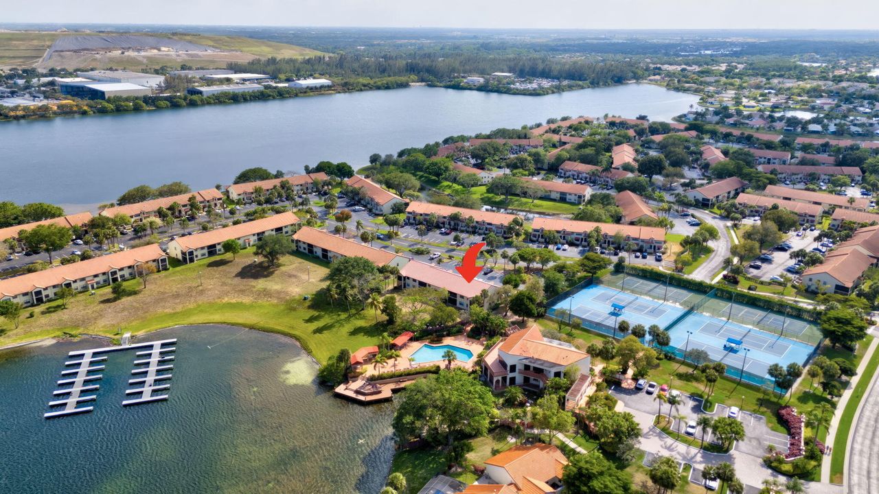 For Sale: $345,000 (2 beds, 2 baths, 1300 Square Feet)