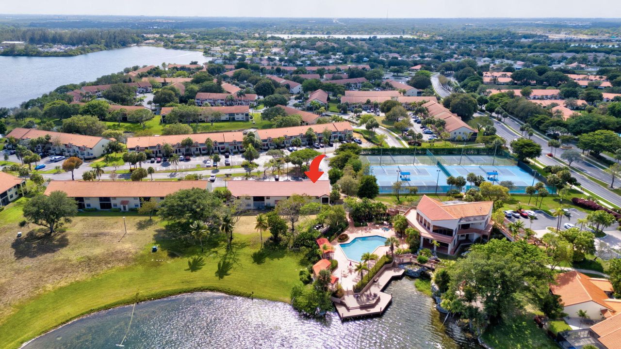 For Sale: $345,000 (2 beds, 2 baths, 1300 Square Feet)