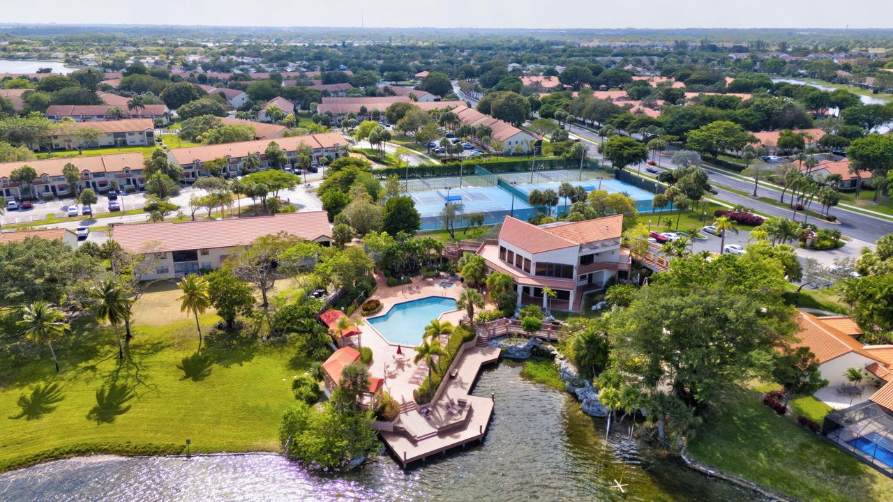 For Sale: $345,000 (2 beds, 2 baths, 1300 Square Feet)