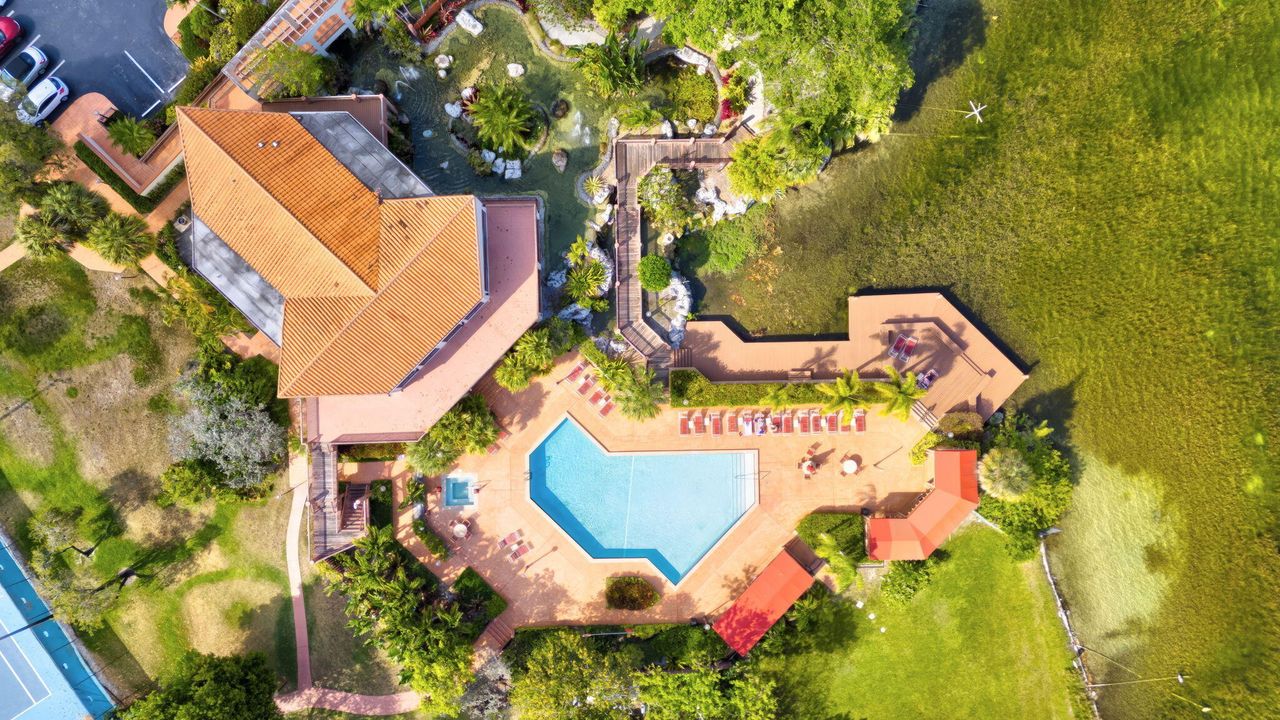 For Sale: $345,000 (2 beds, 2 baths, 1300 Square Feet)