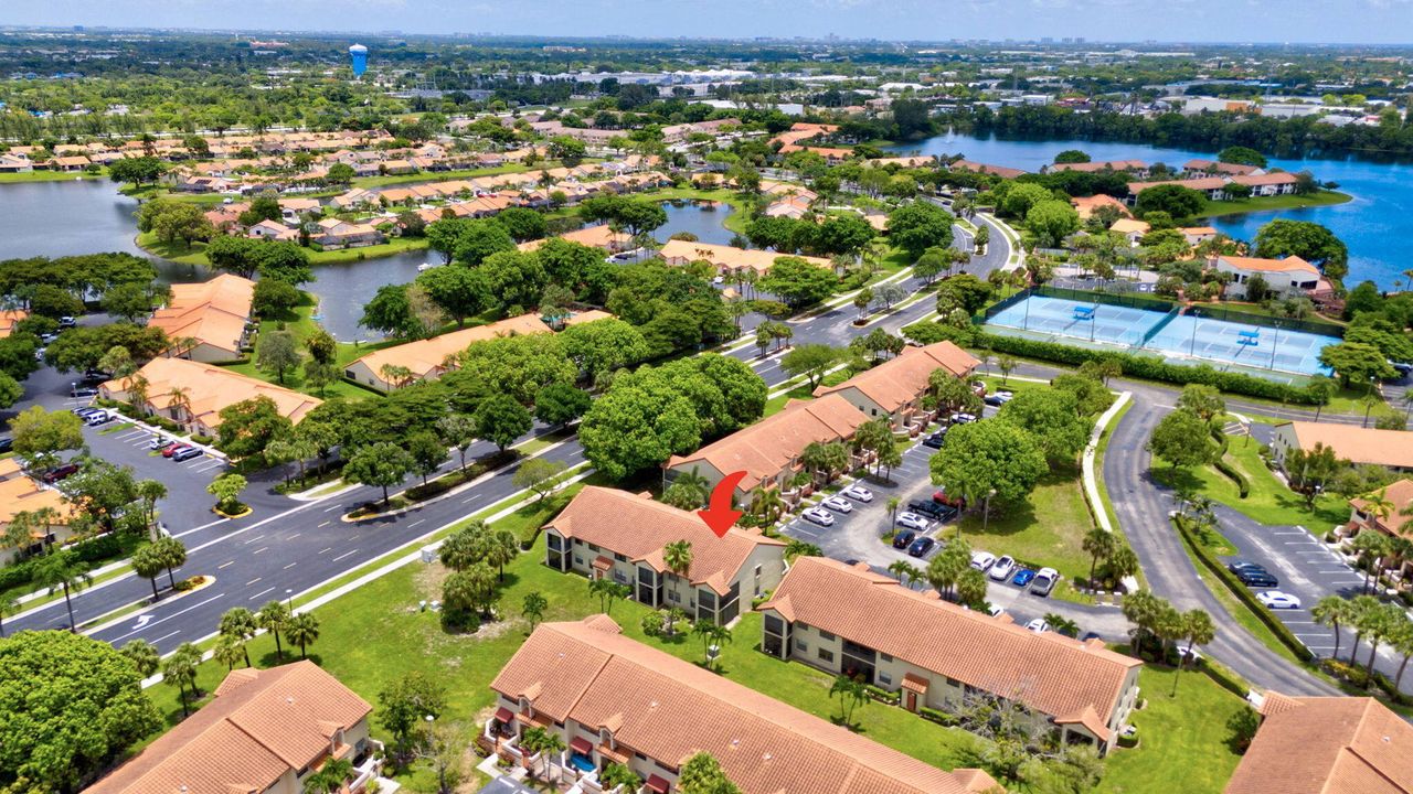 For Sale: $345,000 (2 beds, 2 baths, 1300 Square Feet)