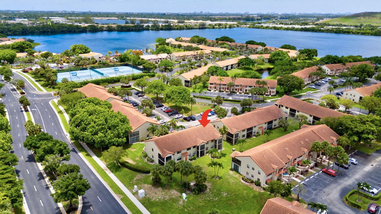 For Sale: $345,000 (2 beds, 2 baths, 1300 Square Feet)