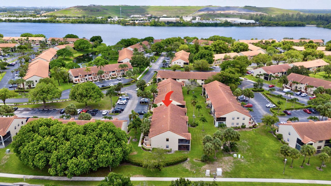 For Sale: $345,000 (2 beds, 2 baths, 1300 Square Feet)