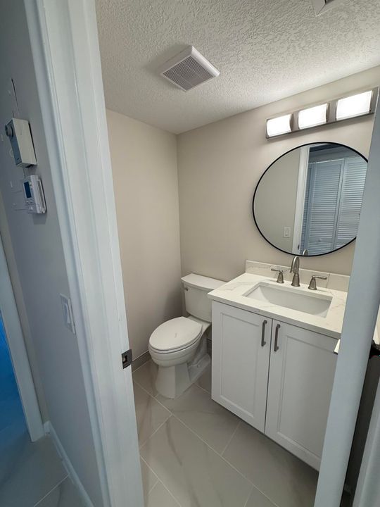 For Sale: $185,000 (1 beds, 1 baths, 684 Square Feet)