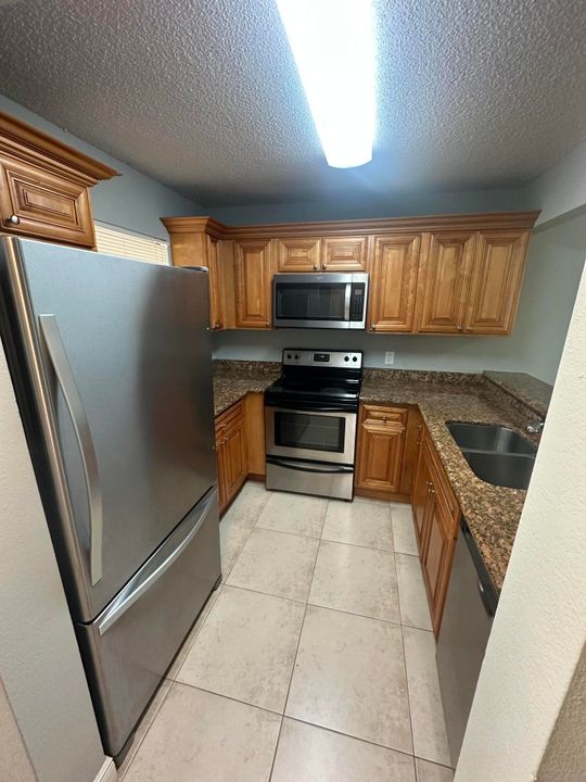 For Rent: $1,650 (1 beds, 1 baths, 700 Square Feet)