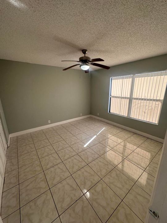 For Rent: $1,650 (1 beds, 1 baths, 700 Square Feet)