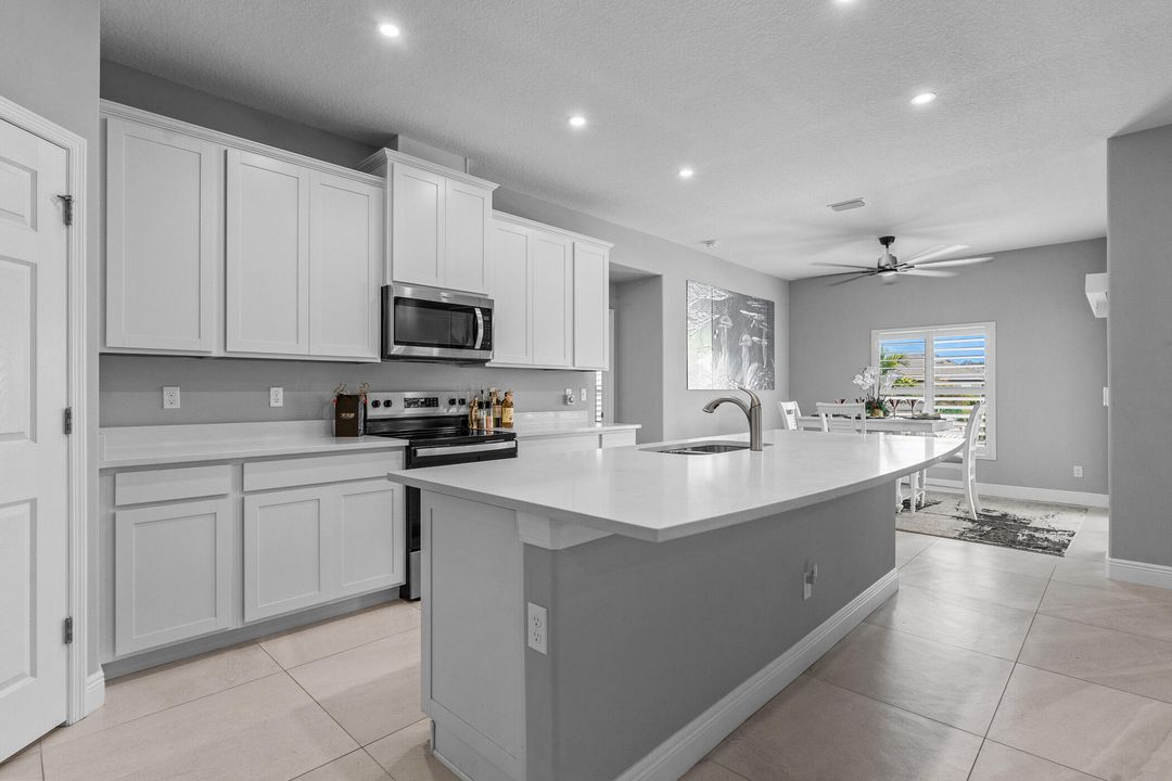 For Sale: $875,000 (4 beds, 3 baths, 2771 Square Feet)