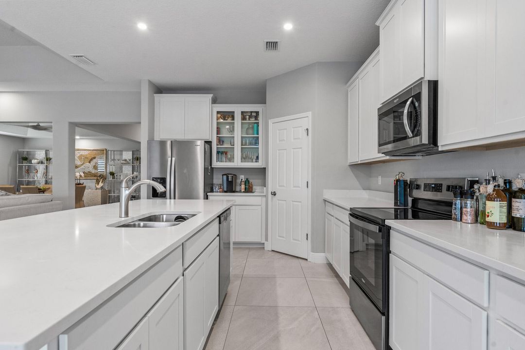 For Sale: $875,000 (4 beds, 3 baths, 2771 Square Feet)