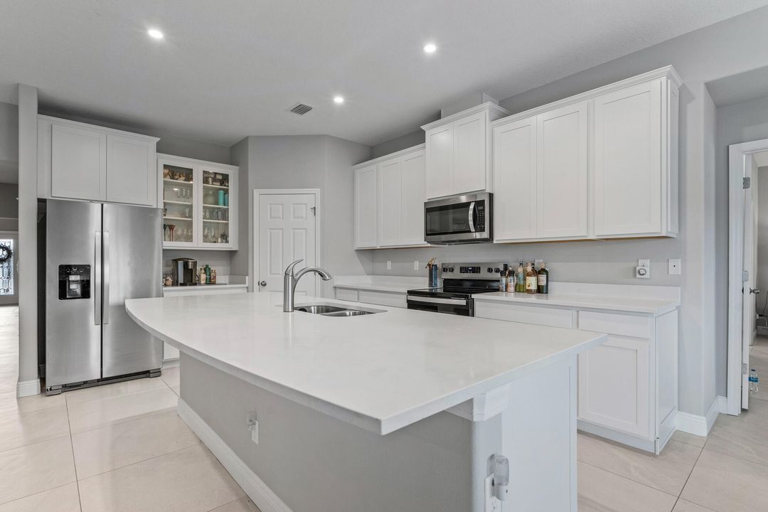 For Sale: $875,000 (4 beds, 3 baths, 2771 Square Feet)