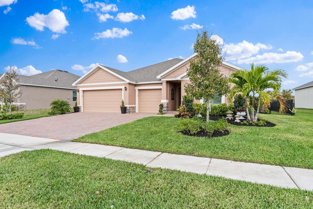 For Sale: $875,000 (4 beds, 3 baths, 2771 Square Feet)