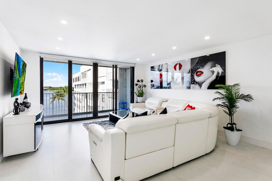 For Sale: $1,175,000 (3 beds, 2 baths, 1578 Square Feet)