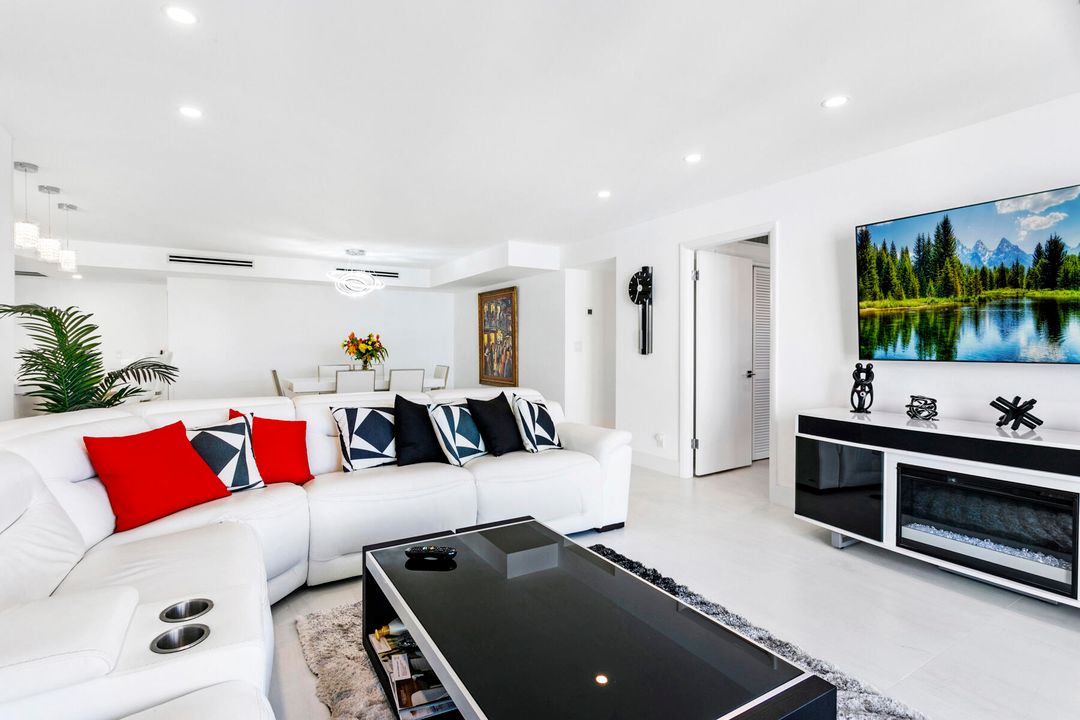 For Sale: $1,175,000 (3 beds, 2 baths, 1578 Square Feet)