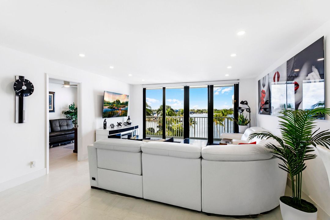 For Sale: $1,175,000 (3 beds, 2 baths, 1578 Square Feet)