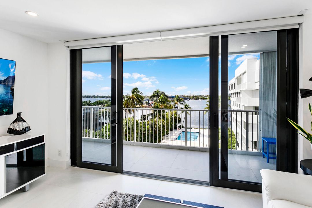 For Sale: $1,175,000 (3 beds, 2 baths, 1578 Square Feet)