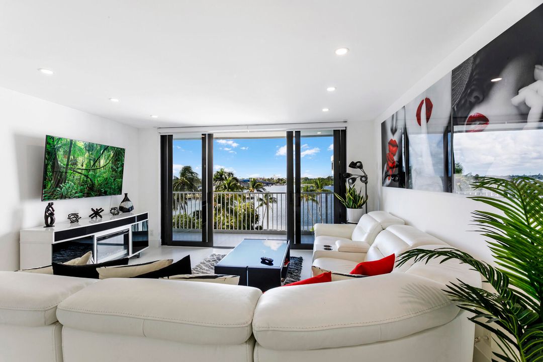 For Sale: $1,175,000 (3 beds, 2 baths, 1578 Square Feet)