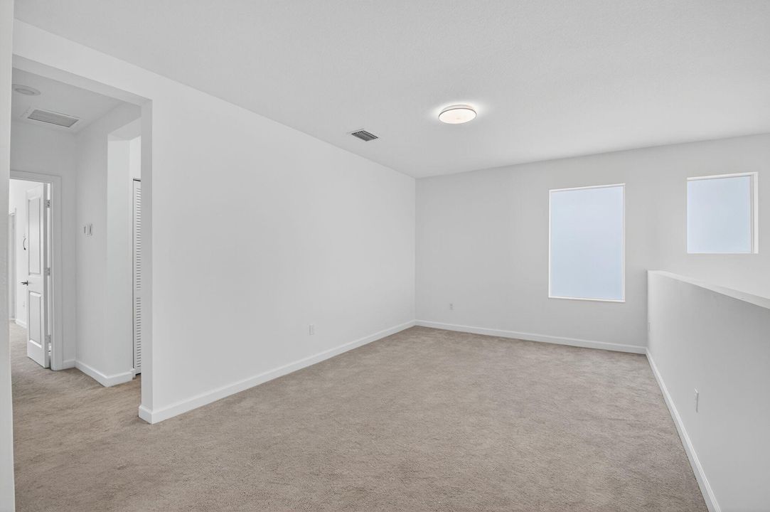 出租: $4,800 (5 贝兹, 3 浴室, 2720 平方英尺)