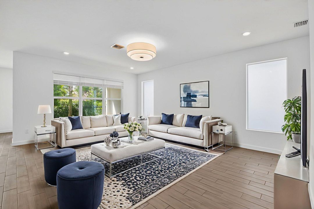 出租: $4,800 (5 贝兹, 3 浴室, 2720 平方英尺)