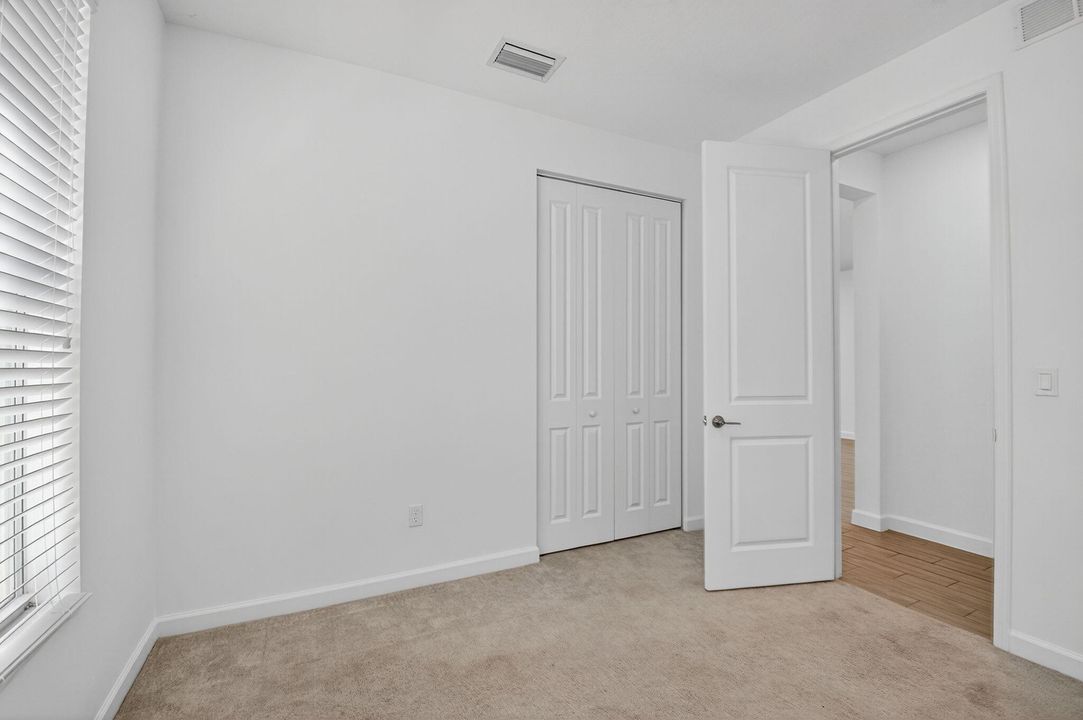 出租: $4,800 (5 贝兹, 3 浴室, 2720 平方英尺)