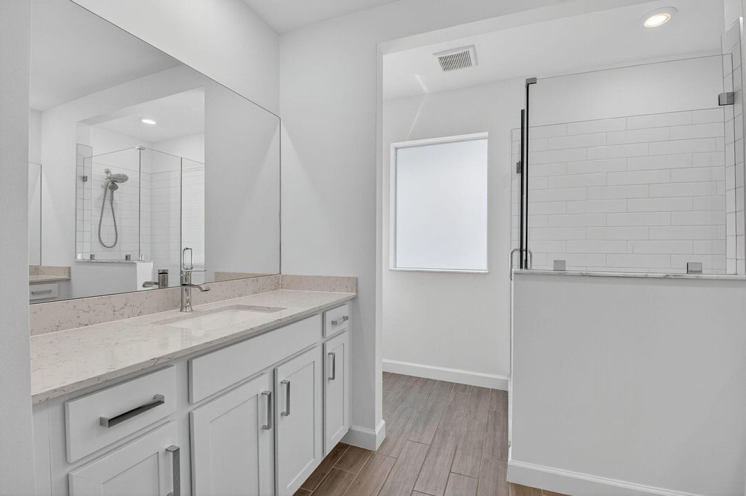 出租: $4,800 (5 贝兹, 3 浴室, 2720 平方英尺)