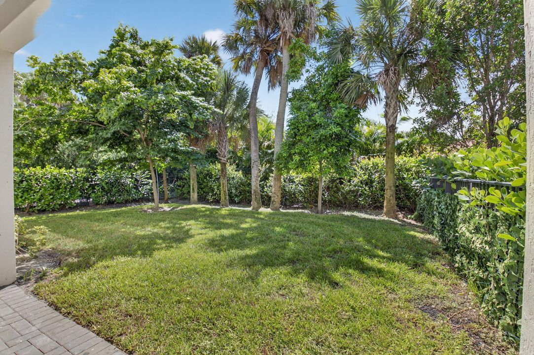 出租: $4,800 (5 贝兹, 3 浴室, 2720 平方英尺)