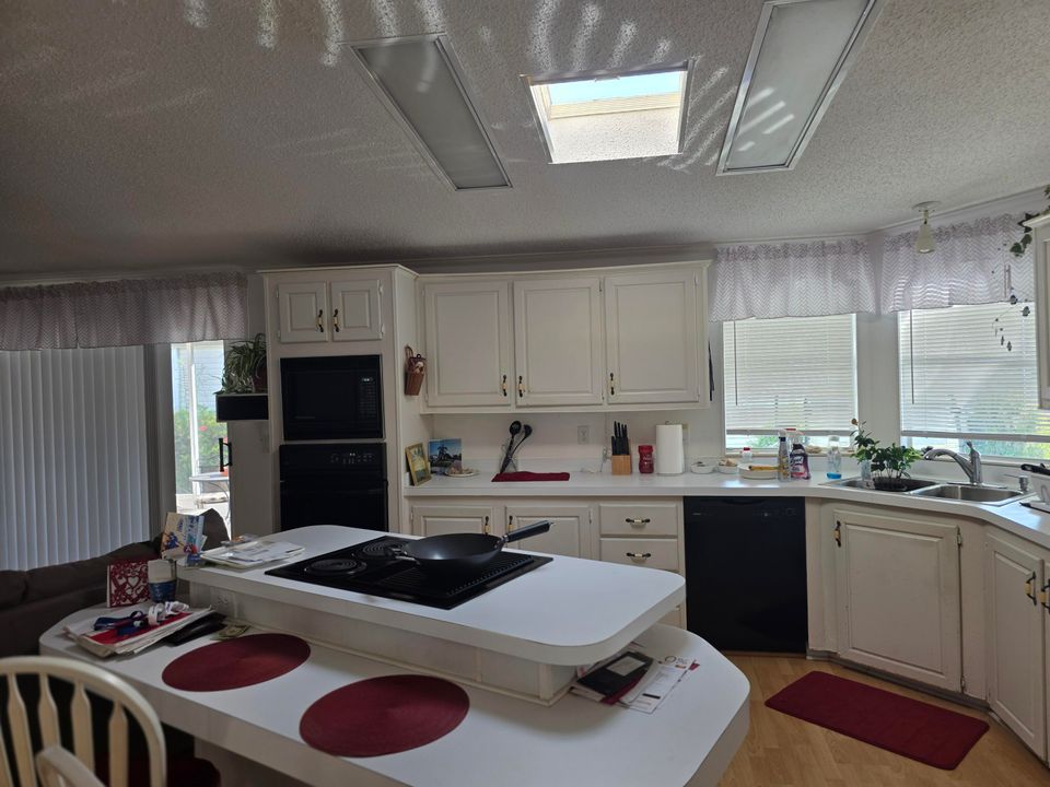 待售: $169,000 (2 贝兹, 2 浴室, 1534 平方英尺)