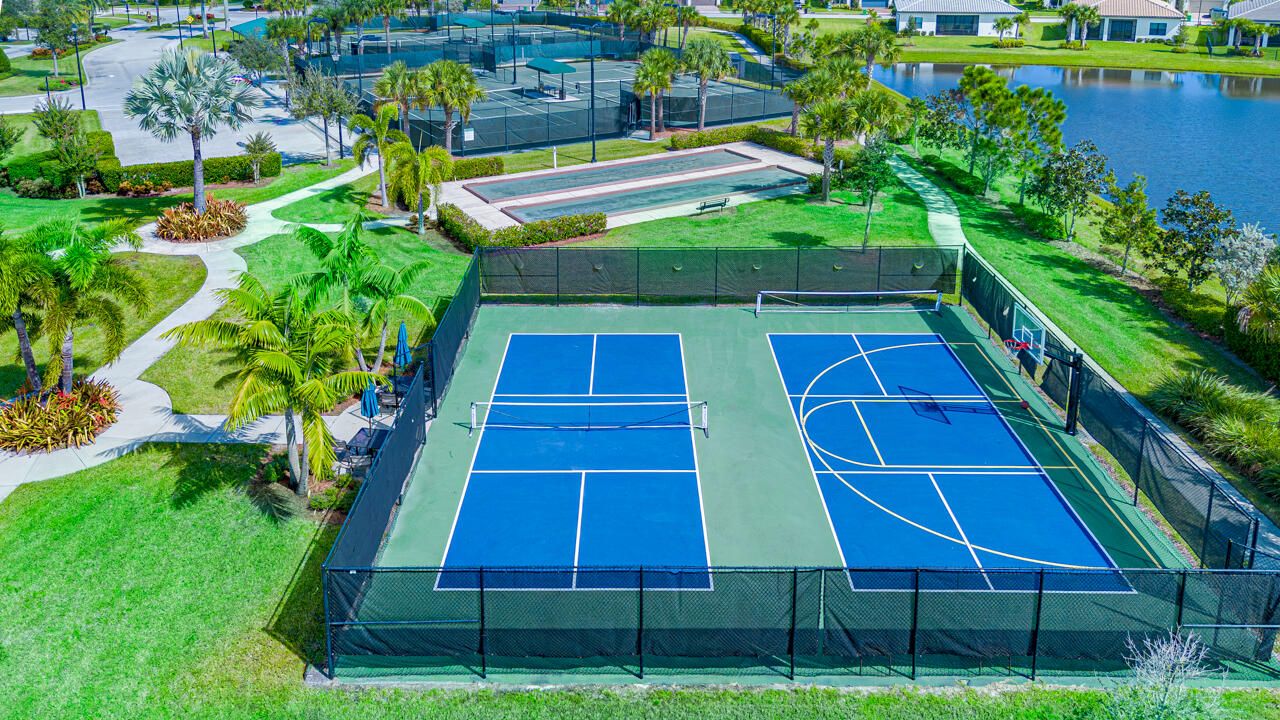 For Sale: $500,000 (3 beds, 3 baths, 2220 Square Feet)