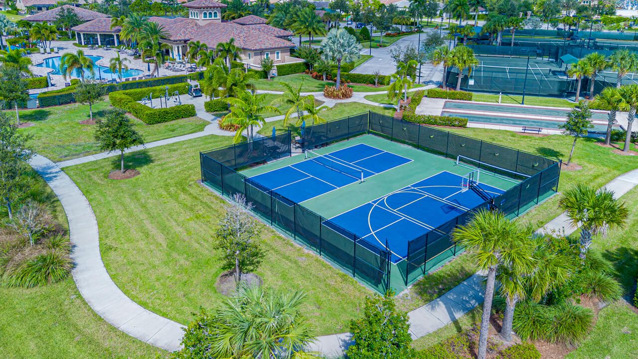 For Sale: $500,000 (3 beds, 3 baths, 2220 Square Feet)