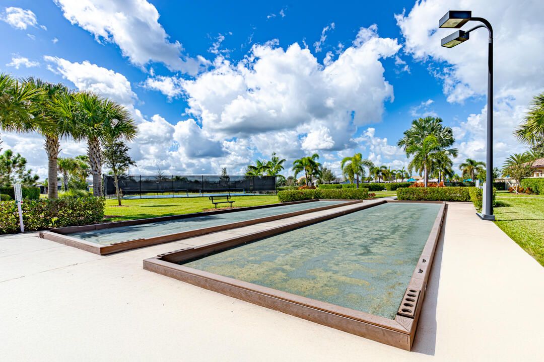 For Sale: $500,000 (3 beds, 3 baths, 2220 Square Feet)