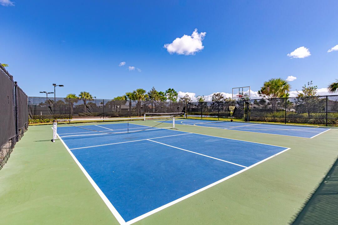 For Sale: $500,000 (3 beds, 3 baths, 2220 Square Feet)