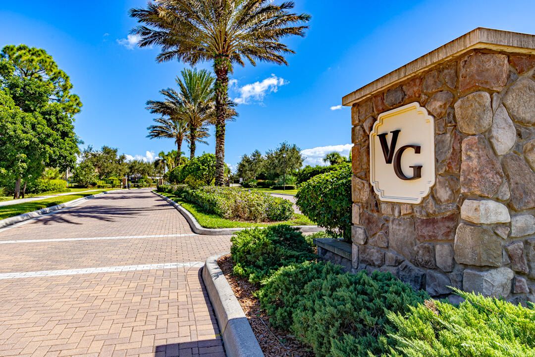 For Sale: $500,000 (3 beds, 3 baths, 2220 Square Feet)