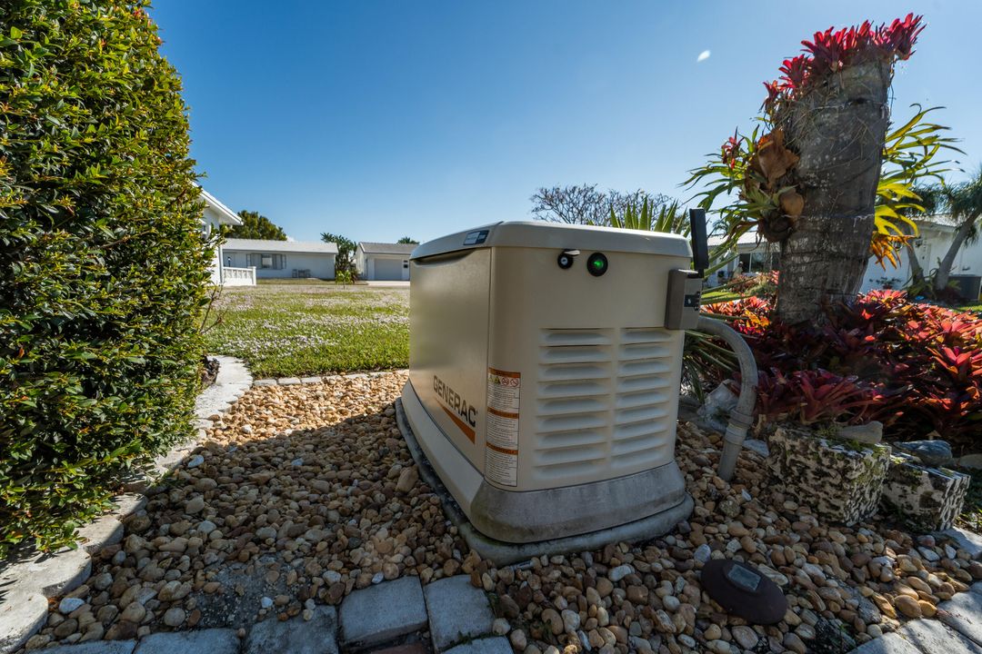 For Sale: $375,000 (2 beds, 2 baths, 1624 Square Feet)