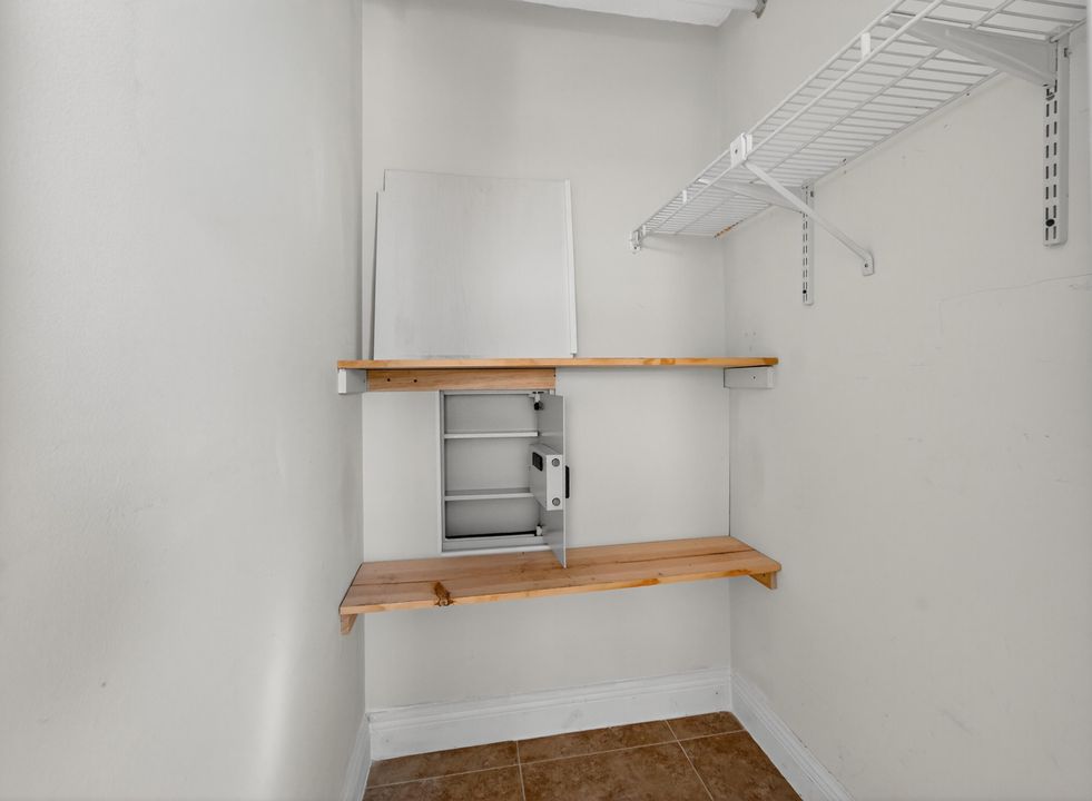 For Sale: $375,000 (2 beds, 2 baths, 1624 Square Feet)